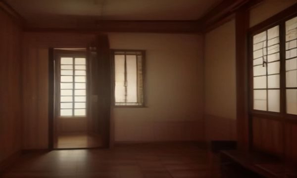 年轻推拿师在明亮的养生工作室内专注为客人进行精油背部推拿，光线柔和温暖，展现推油少年的专业从业状态